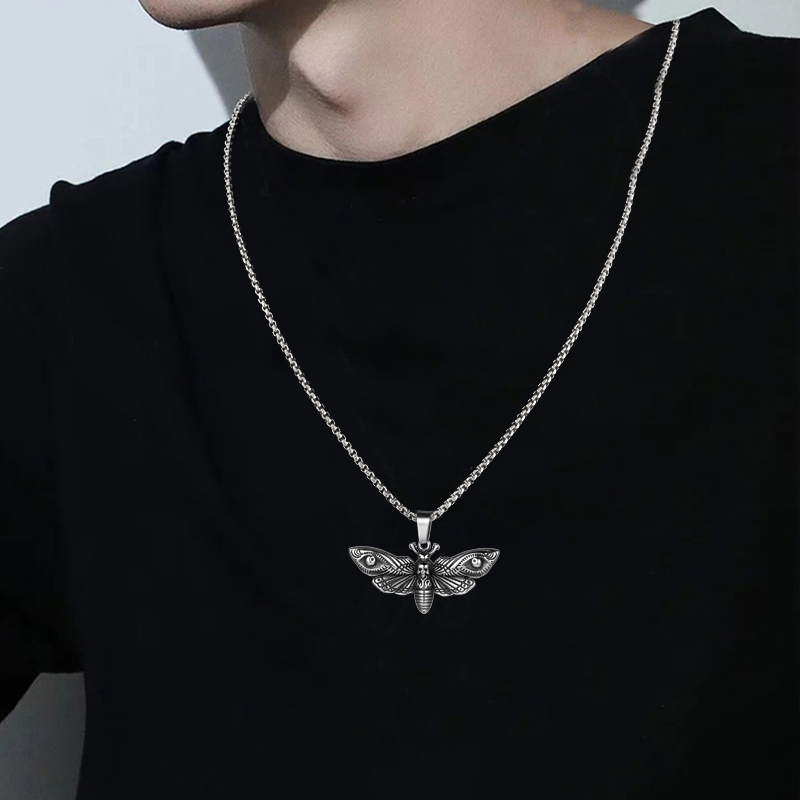 Vintage Moth Pendant Necklace  - đánh giá và giá Men Accessories Neck Chain