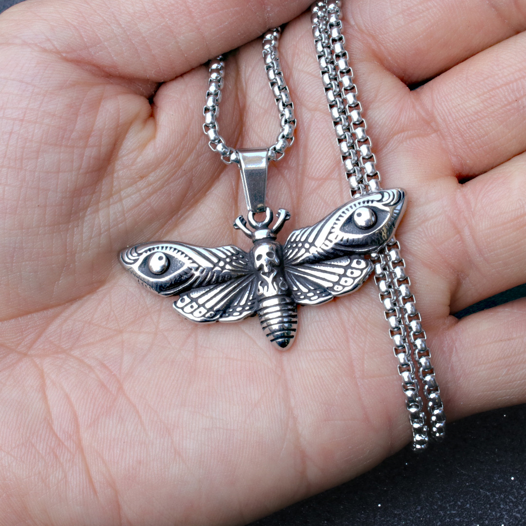 Vintage Moth Pendant Necklace  - đánh giá và giá Men Accessories Neck Chain